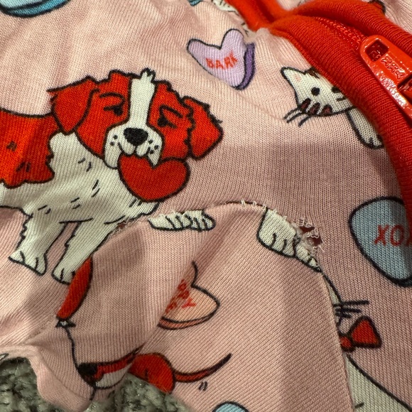 Little sleepies valentines pups. Size 12-18m - Picture 4 of 5